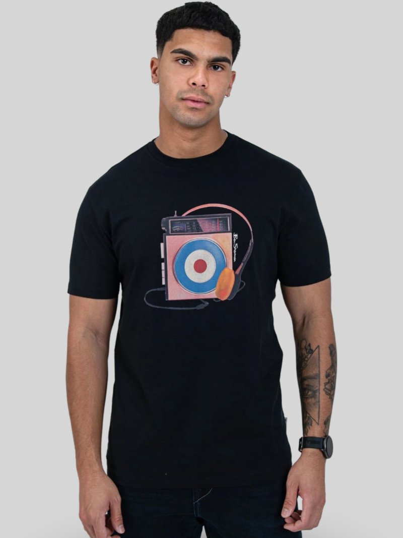 Ben Sherman PORTABLE RADIO TEE - BLACK - Switch On Africa