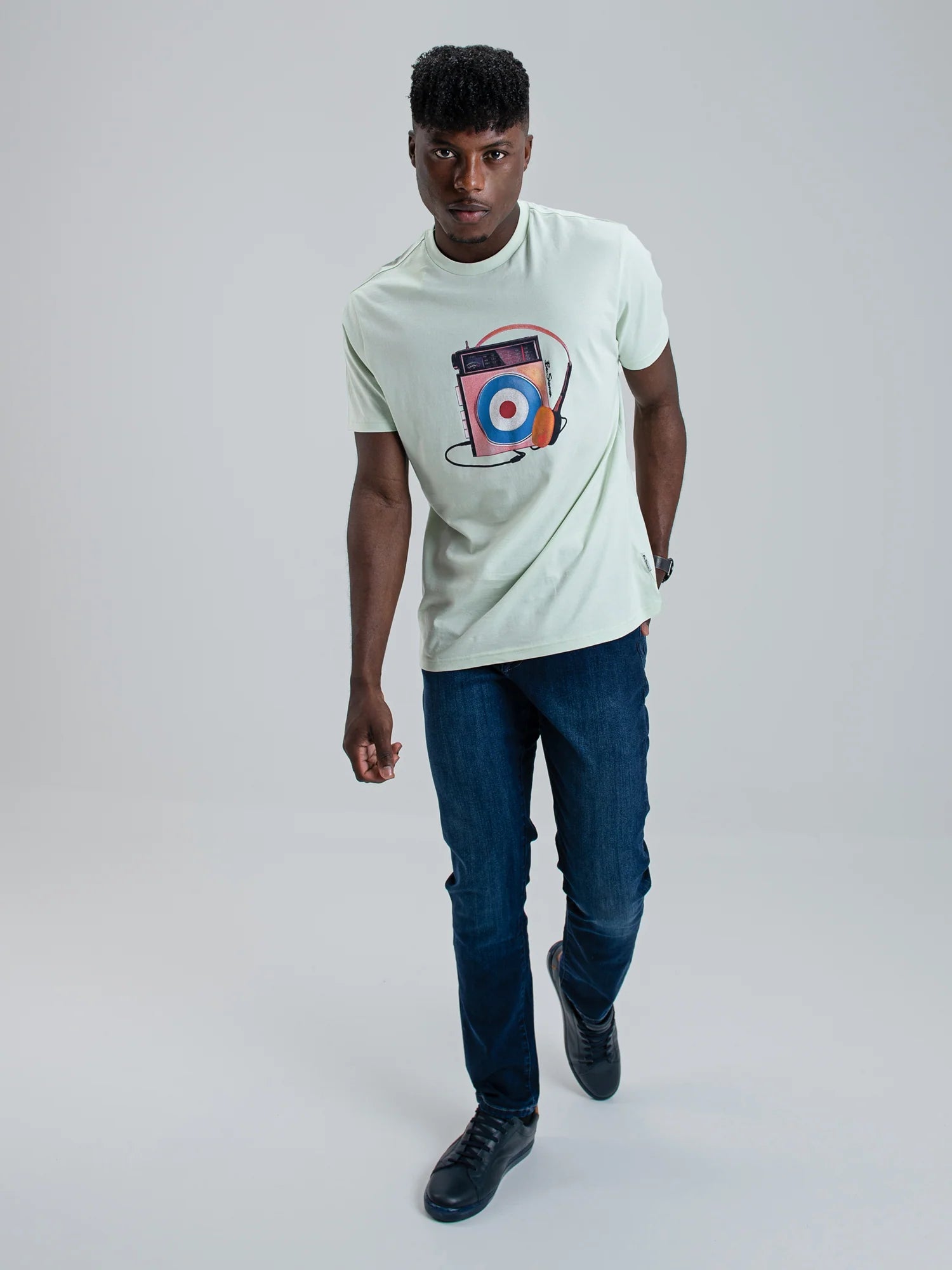 BenSherman PORTABLE RADIO TEE - PISTACHIO - Switch On Africa